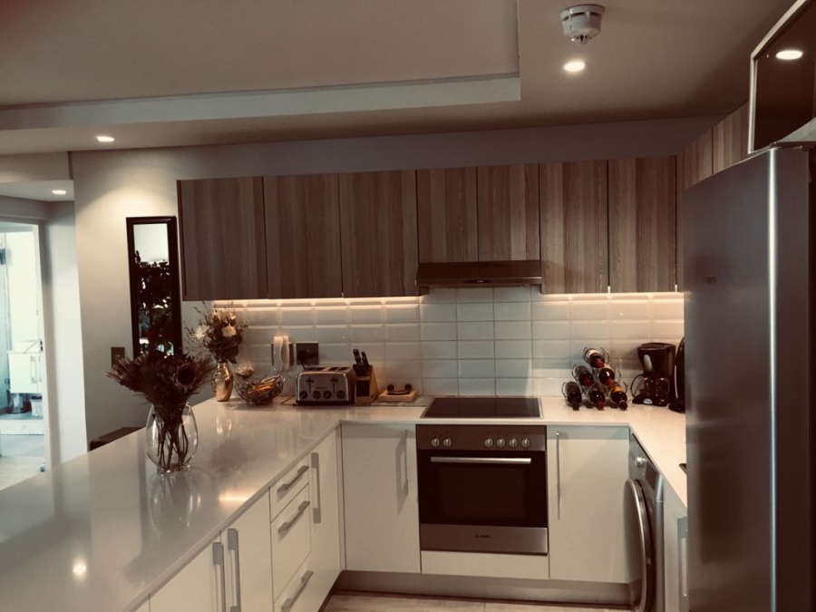 To Let 2 Bedroom Property for Rent in Green Point Western Cape